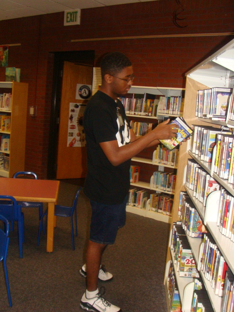 youth volunteer shelving